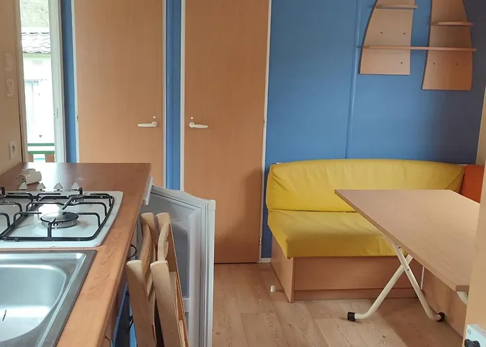 Mobil-home Confortable, Acces Handicape - 4 Pers. - Api-1-52-2023 * Ла-Тур-д'Овернь