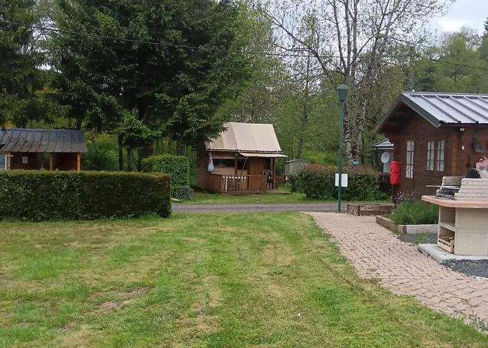 Mobil-home Confortable, Acces Handicape - 4 Pers. - Api-1-52-2023 Campsite La Tour-d'Auvergne